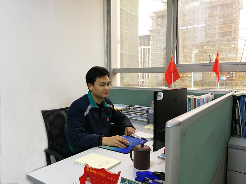 金百利电缆-李准工作照1.jpg